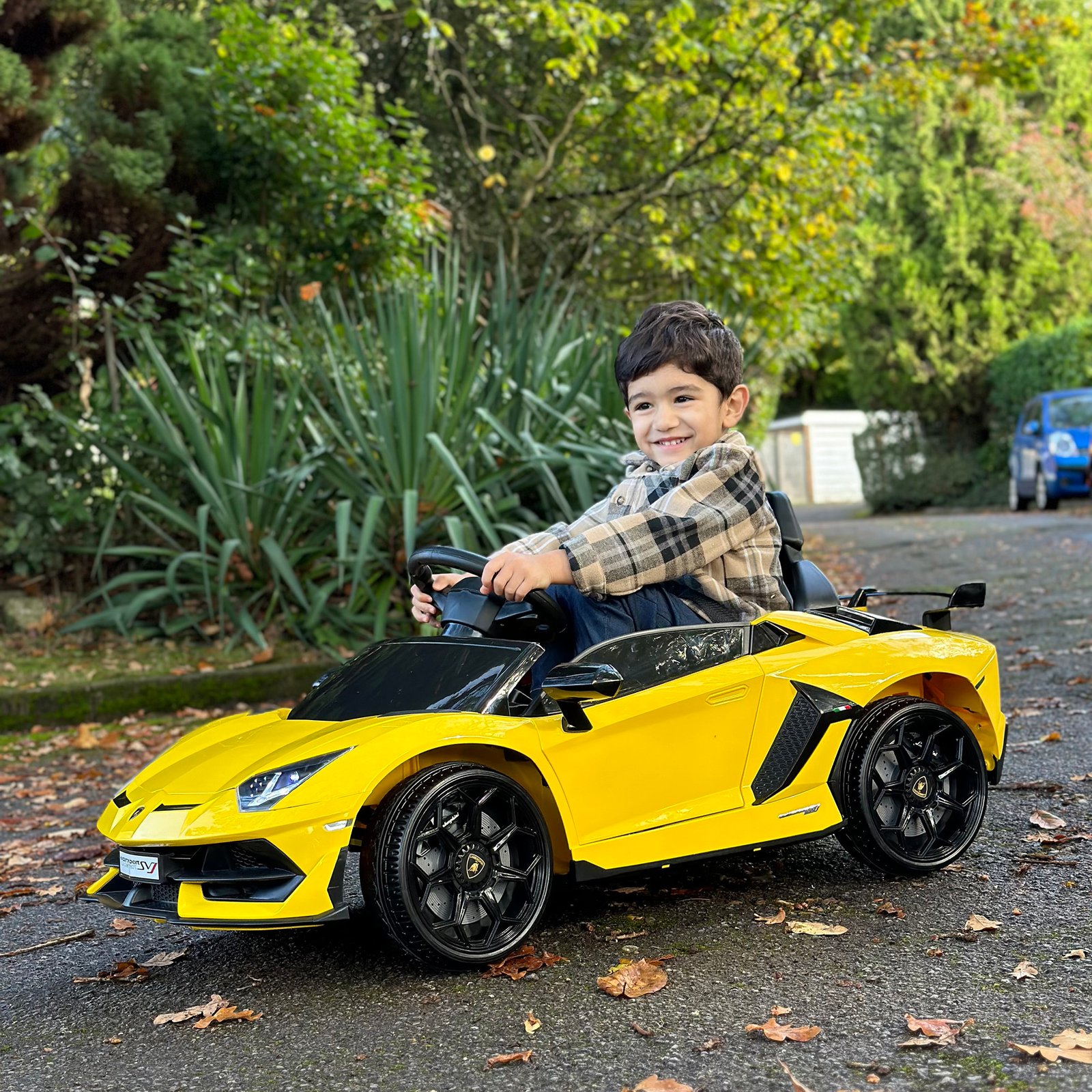 HOMCOM Lamborghini Licensed 12V kids Electric Car w/ Butterfly Doors, Remote, Music, Horn, Suspension - Yellow