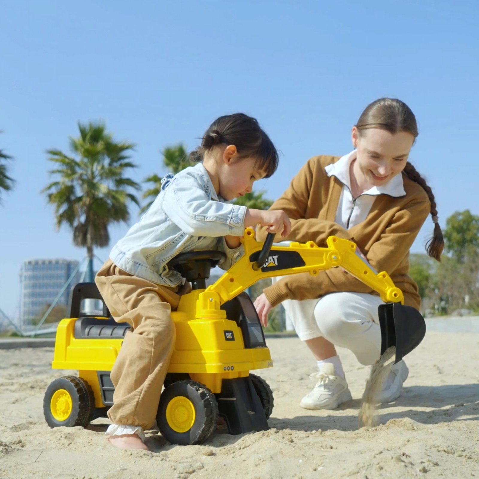 HOMCOM CAT Licensed Kids Ride on Digger Toddler Pretend Construction Play Toy Foot-To-Floor Ride-On Toy w/ Manual Shovel, Horn, Hidden Storage, for Ages 1-3 Years - Image 8