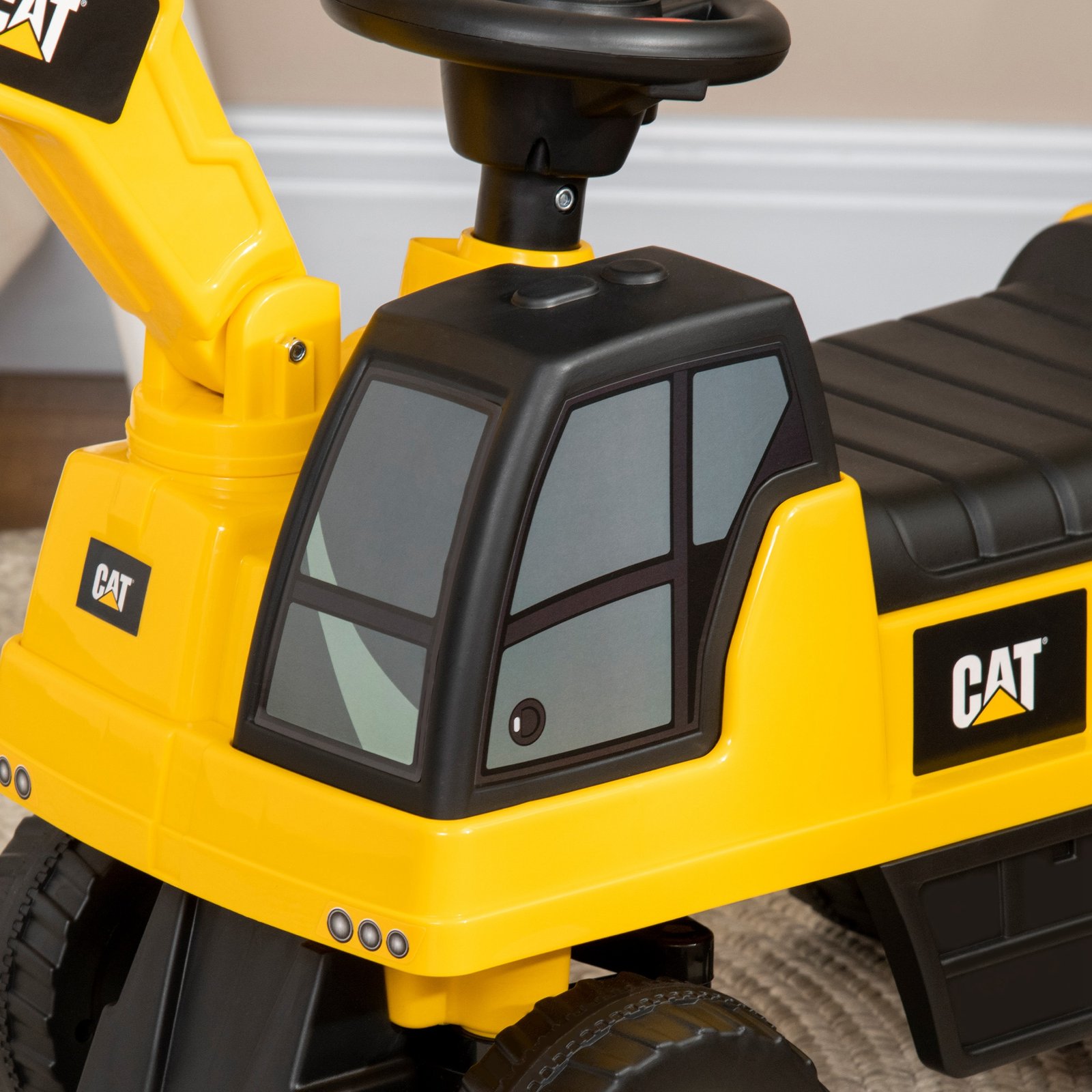 HOMCOM CAT Licensed Kids Ride on Digger Toddler Pretend Construction Play Toy Foot-To-Floor Ride-On Toy w/ Manual Shovel, Horn, Hidden Storage, for Ages 1-3 Years - Image 9