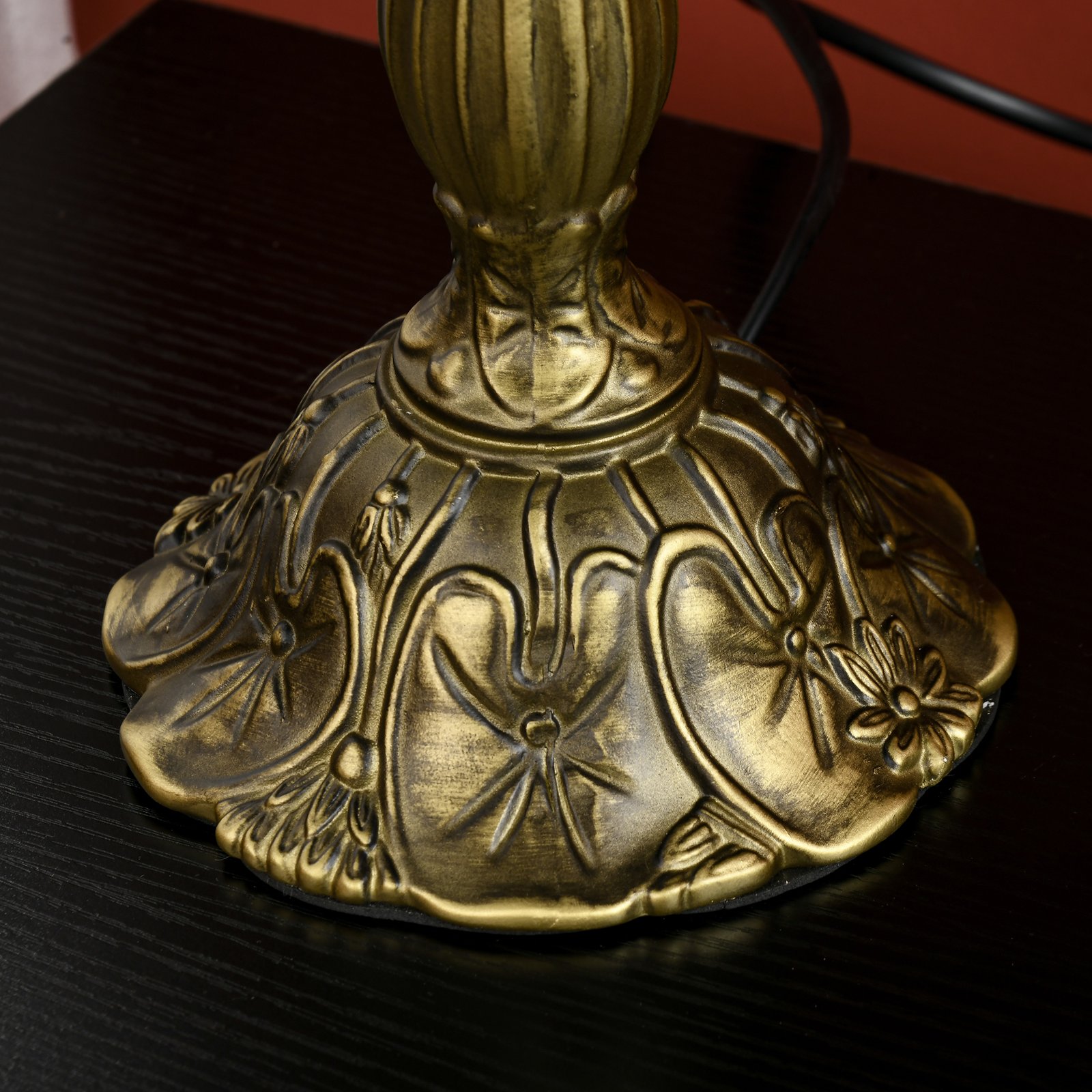 HOMCOM Stained Glass Table Lamp, Handmade Antique Bedside Lamp for Bedroom, Living room, Home, Nightstand, Decorative Night Light, Blue - Image 9